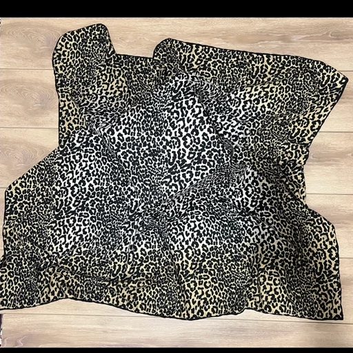 روسری  زنانه طرح پلنگی